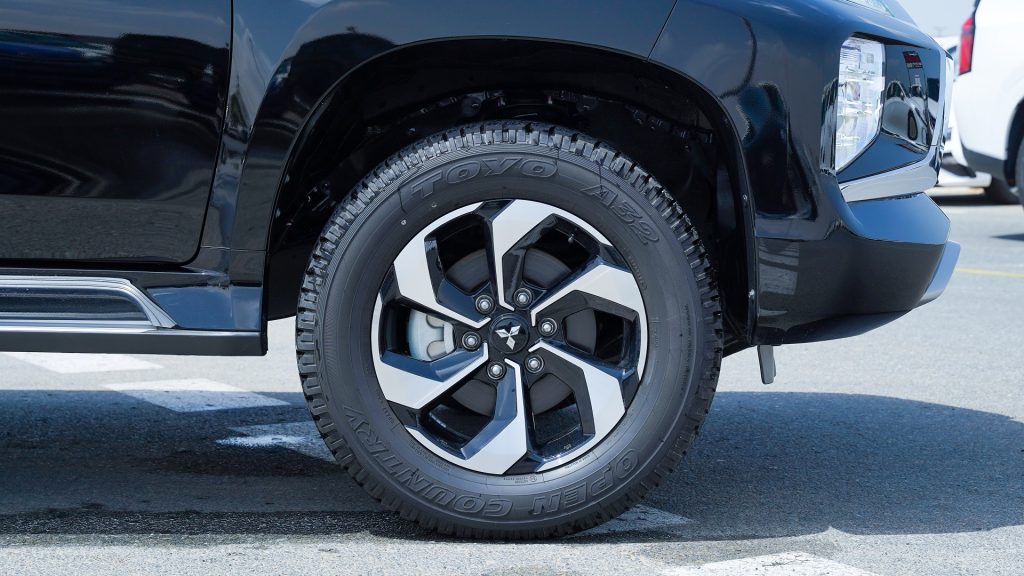Mitsubishi Montero Sport 2026 Black Black Alloy Wheel Rim 1024x576