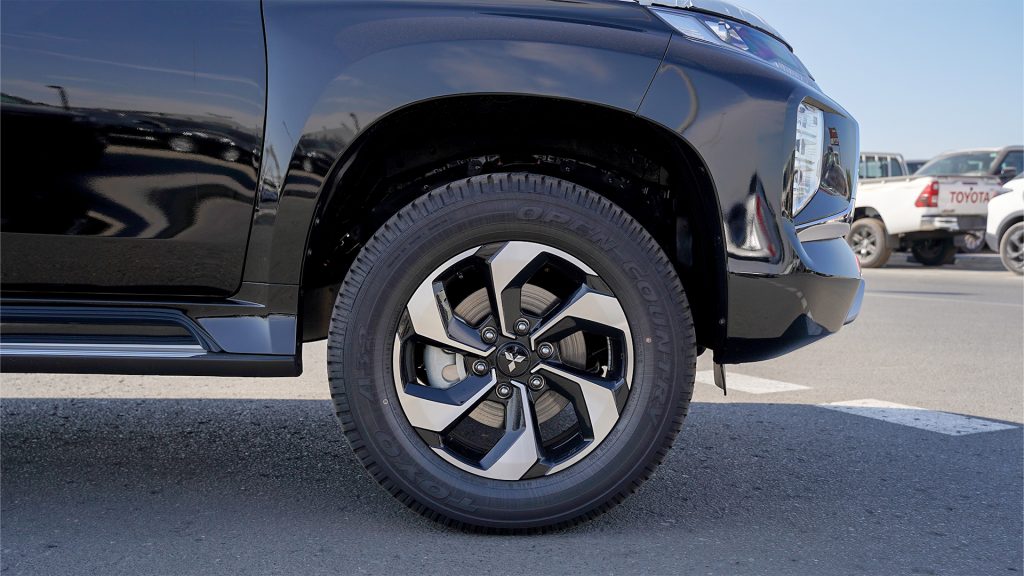 Mitsubishi Montero Sport 2026 Black Black Alloy Wheel Rim Detail 1 1024x576
