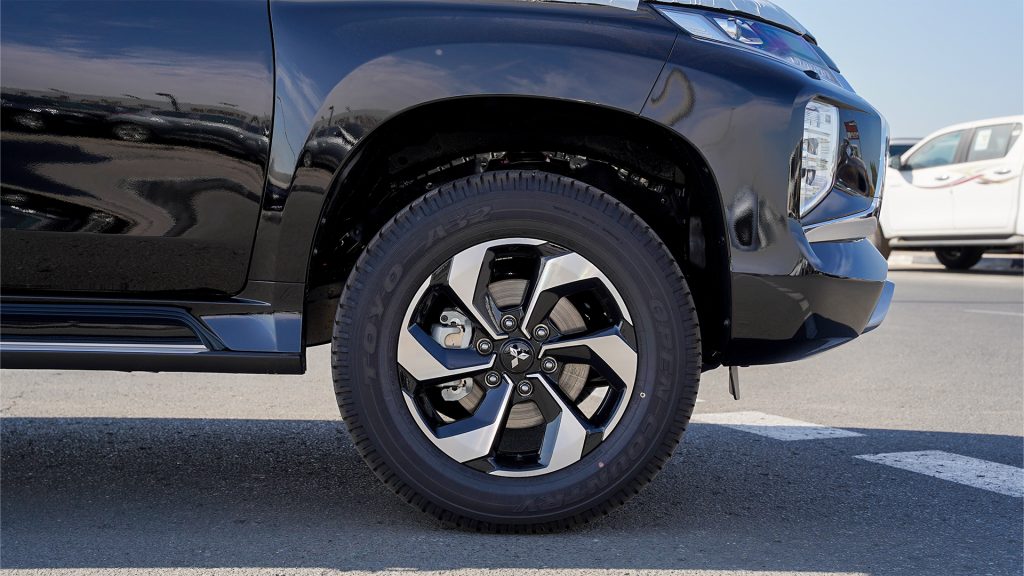 Mitsubishi Montero Sport 2026 Black Black Alloy Wheel Rim Detail 1024x576