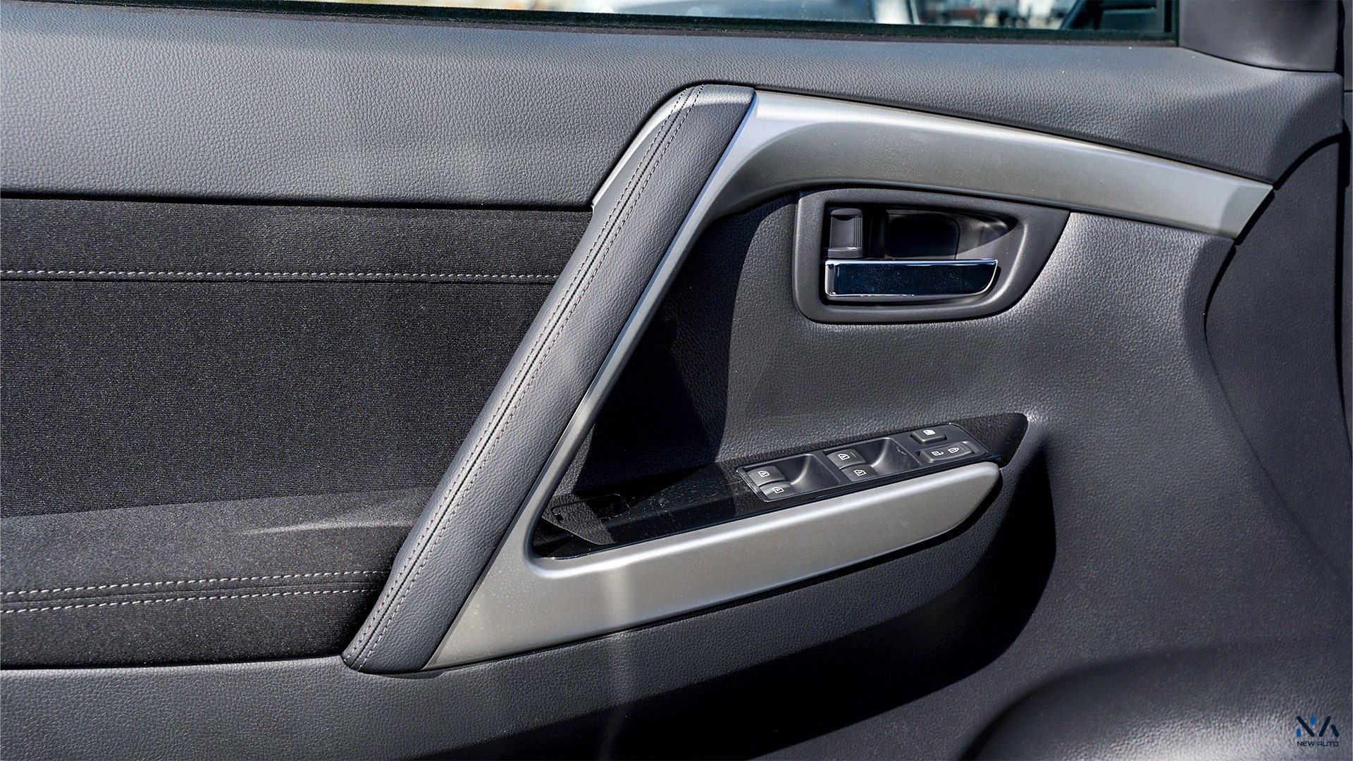 Mitsubishi Montero Sport (H64) Black – Black 2026