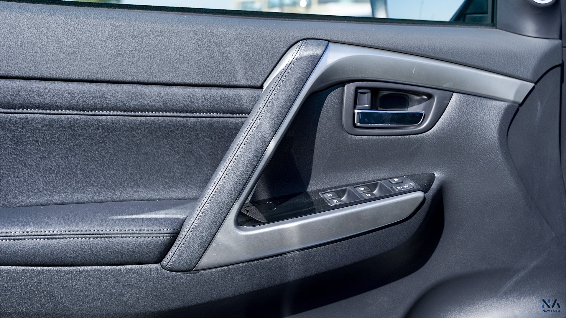 Mitsubishi Montero Sport (H61) Black – Black 2026