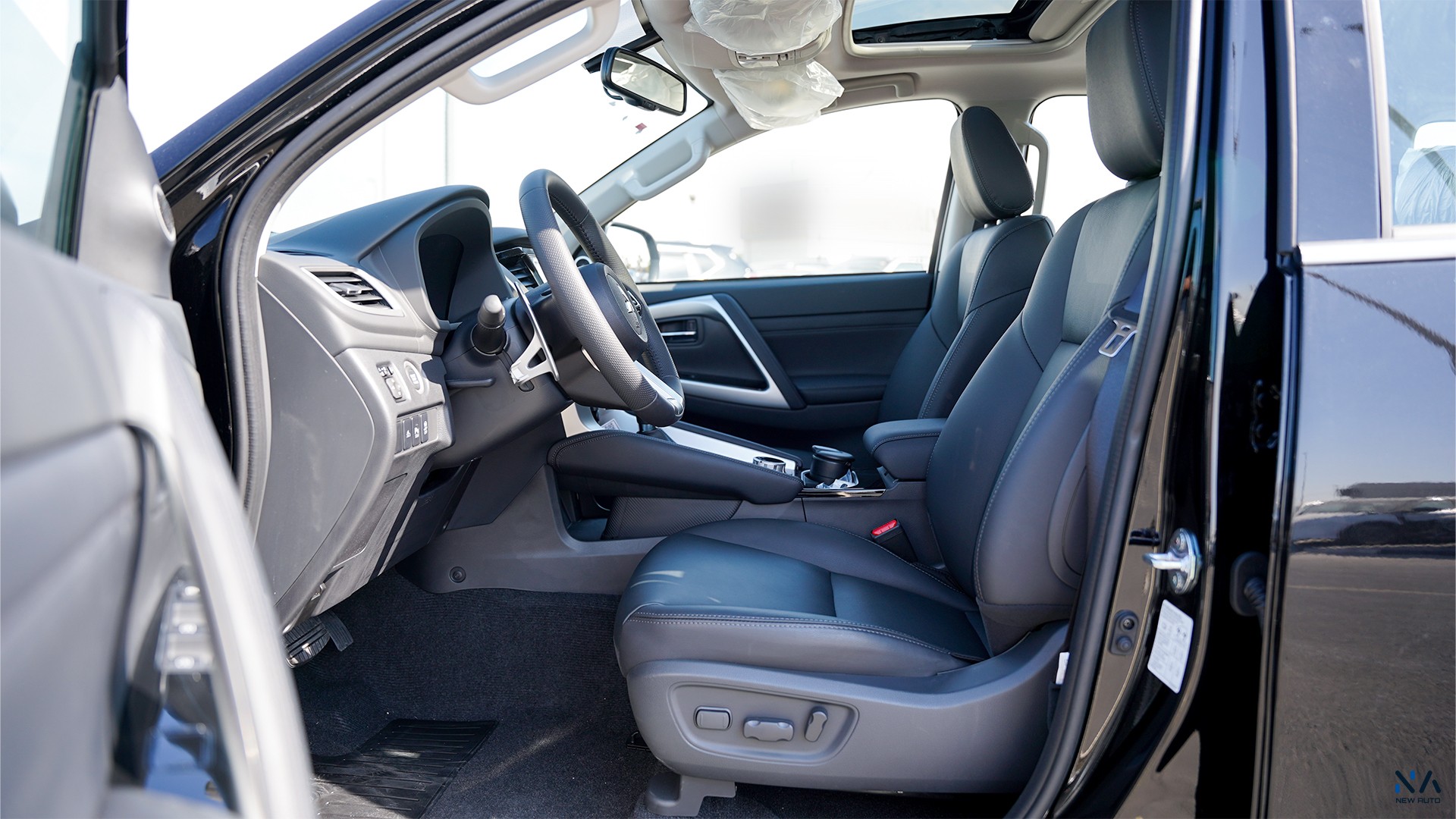 Mitsubishi Montero Sport (H61) Black – Black 2026