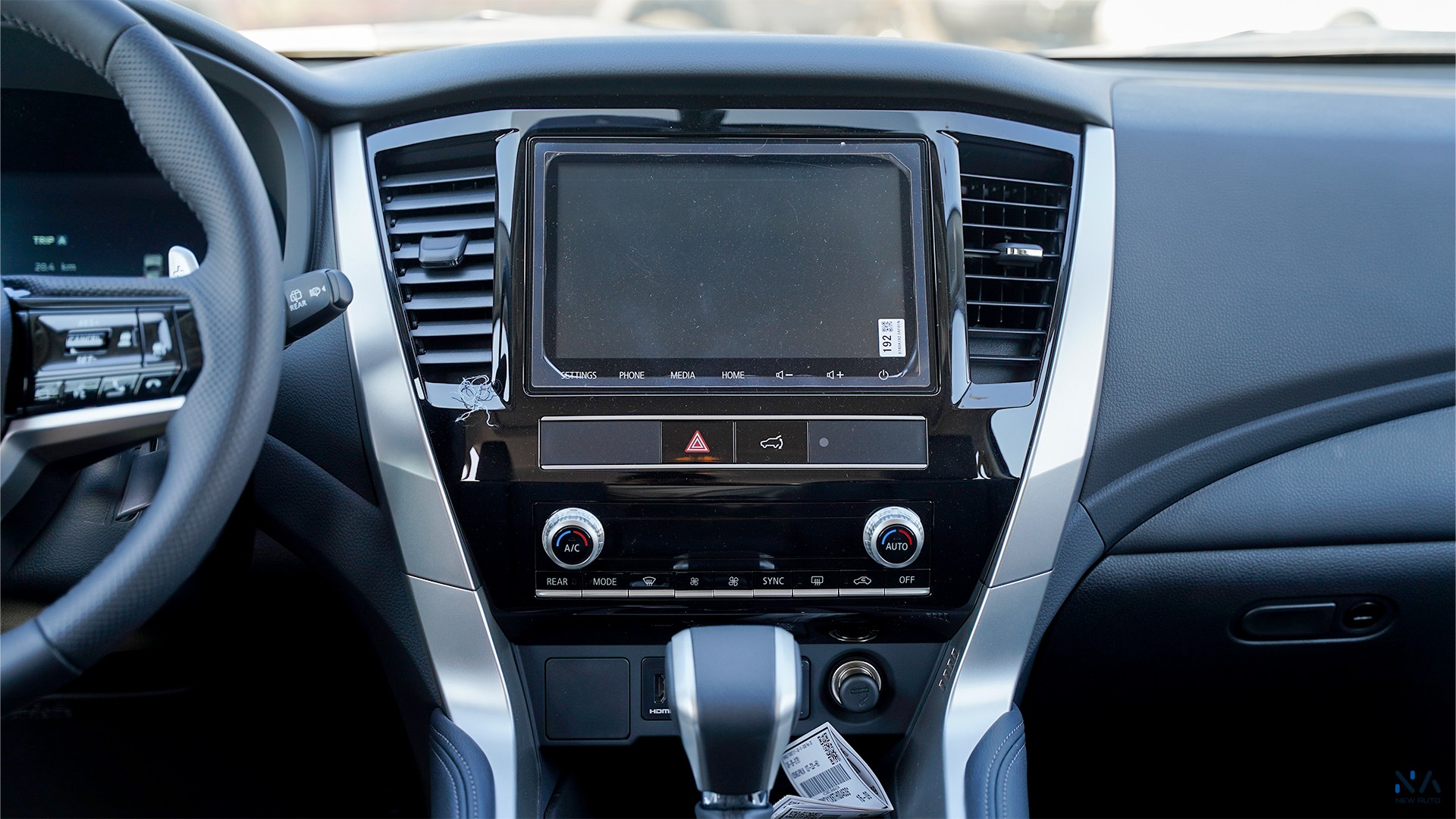 Mitsubishi Montero Sport (H61) Black – Black 2026