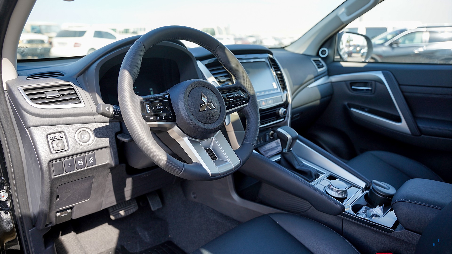 Mitsubishi Montero Sport (H61) Black – Black 2026