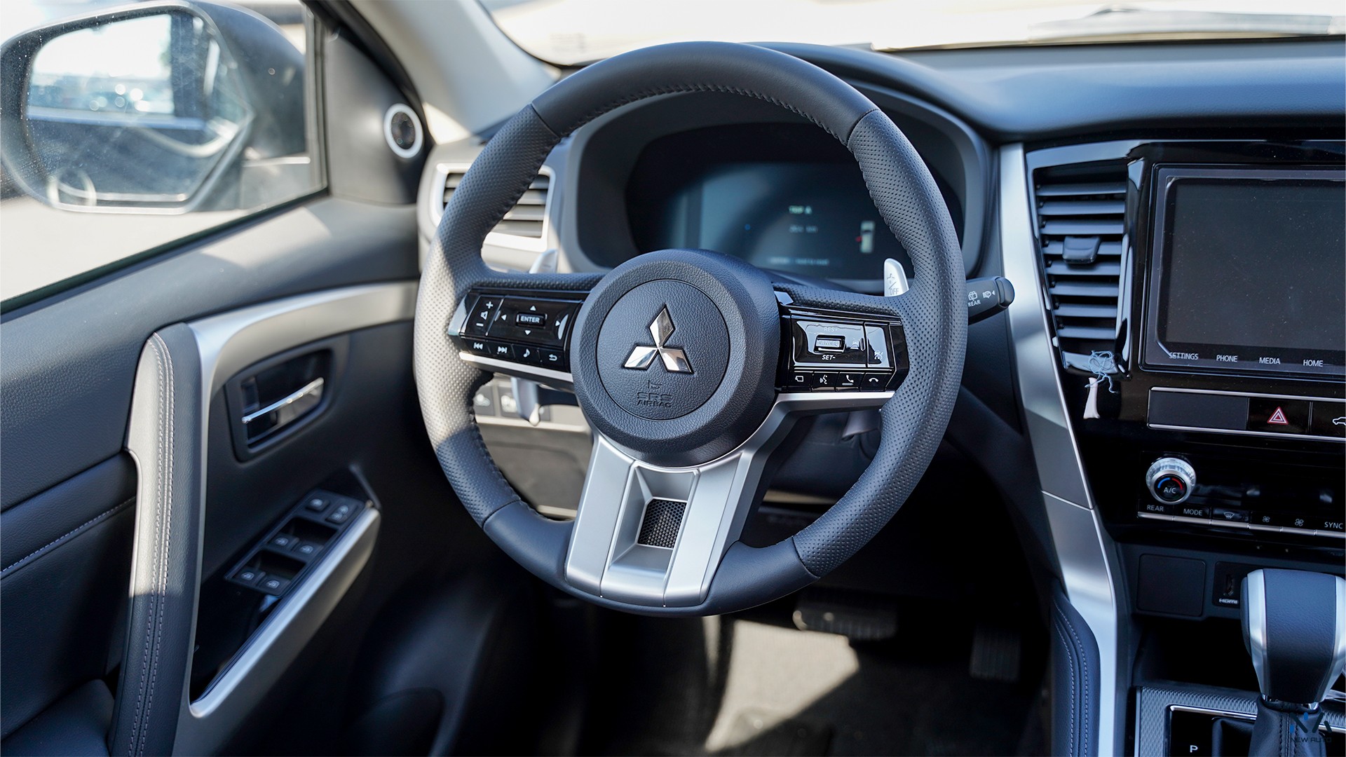 Mitsubishi Montero Sport (H61) Black – Black 2026