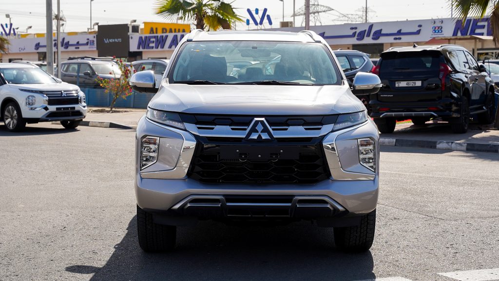 Mitsubishi Montero Sport 2026 Silver Black Front View 1024x576