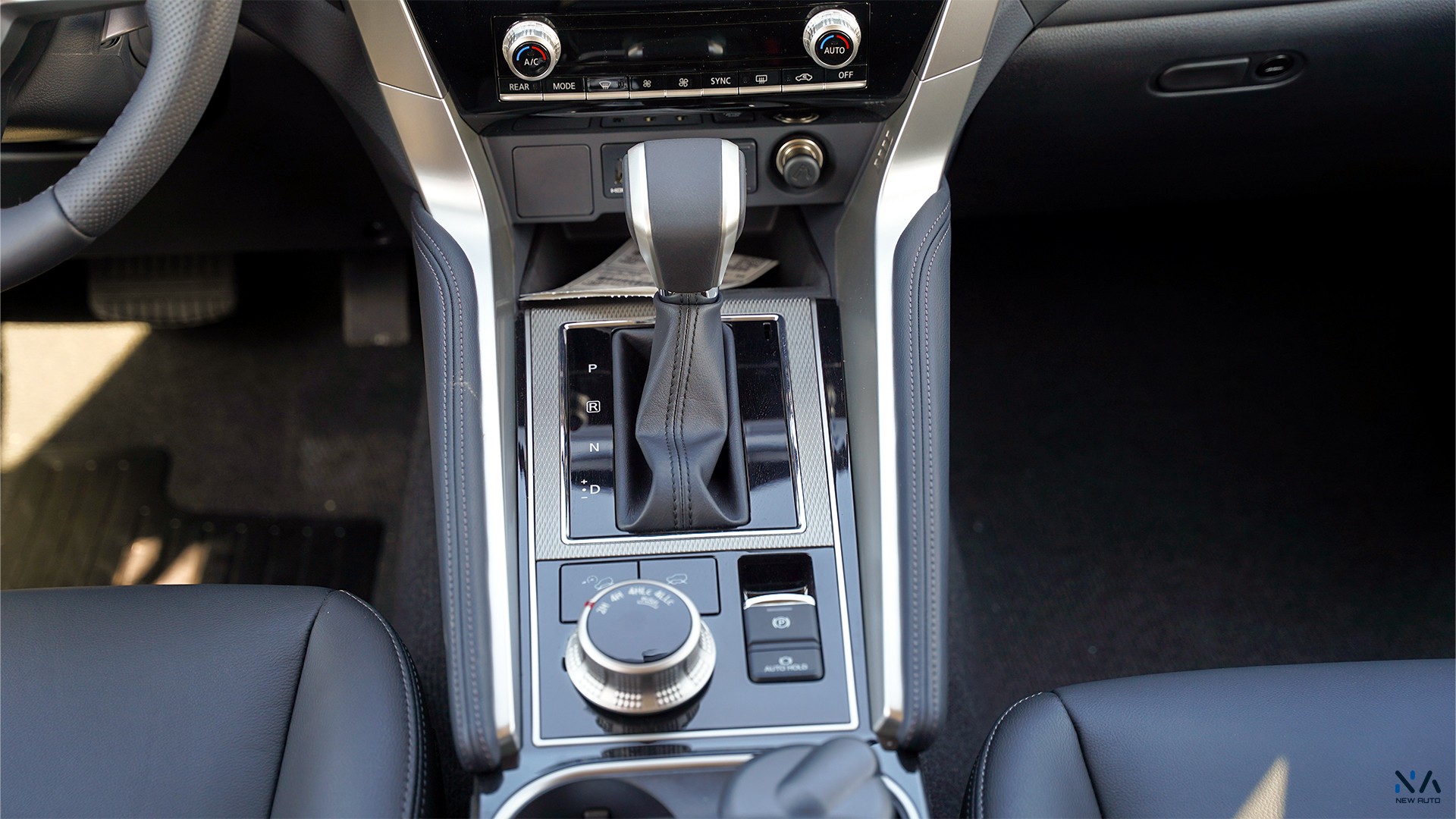 Mitsubishi Montero Sport (H59)  Silver – Black 2026