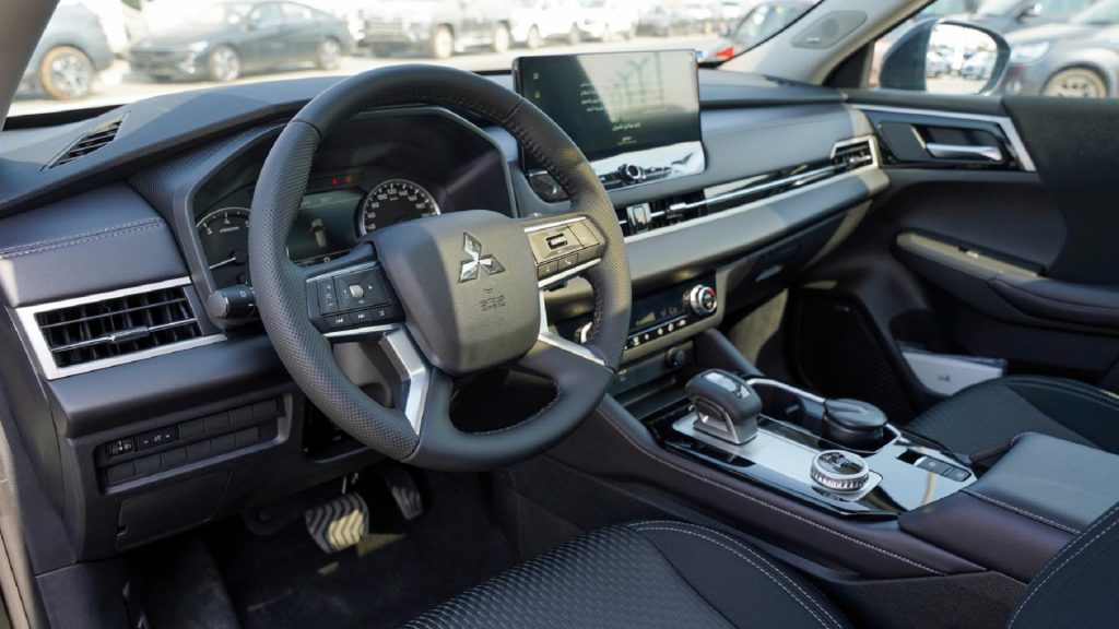 Mitsubishi Outlander Highline 2026 Diamond Black Dashboard Cockpit 1024x576