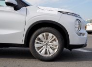 Mitsubishi Outlander Medium Line (G03) Diamond White – Black 2026