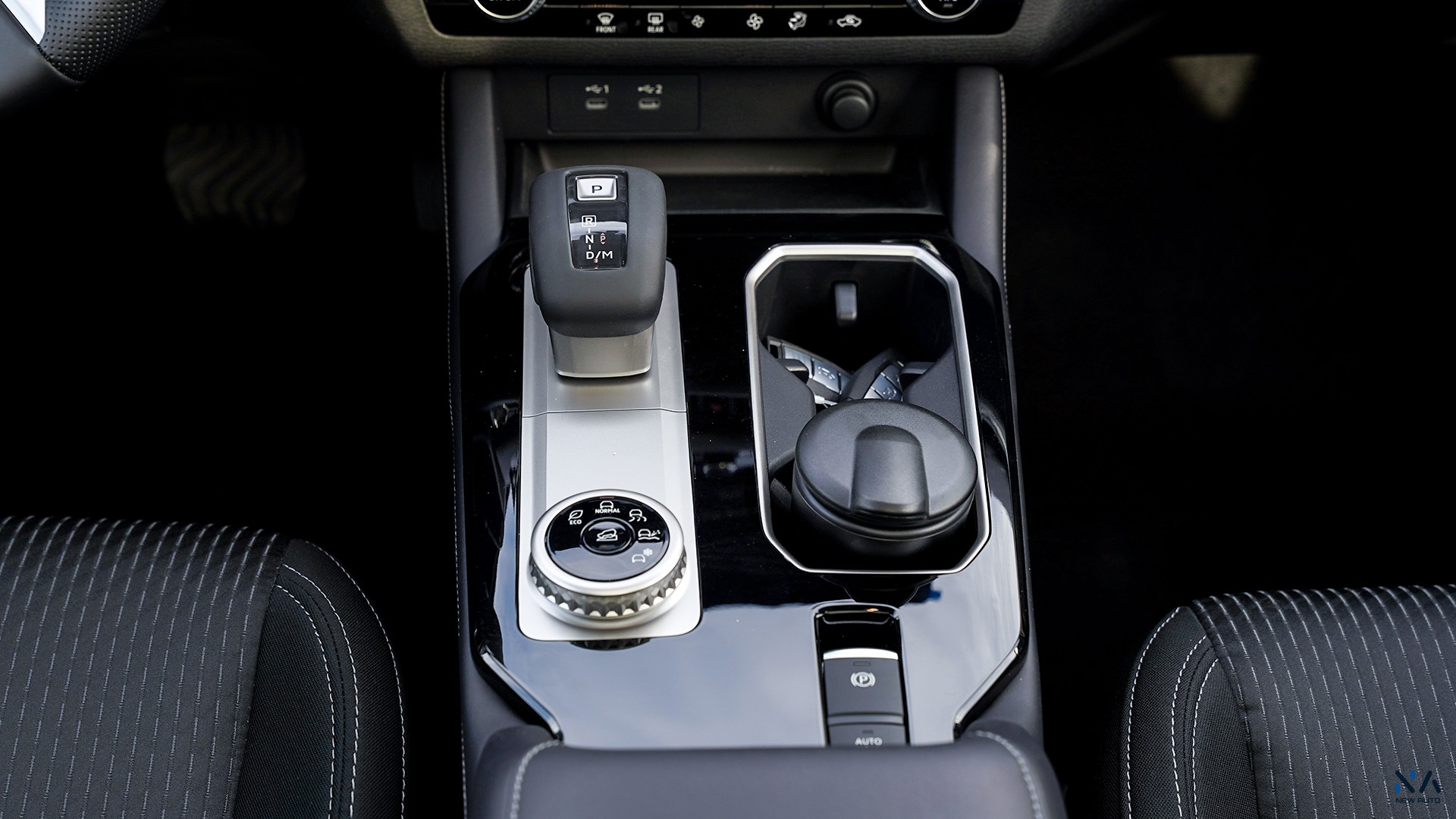 Mitsubishi Outlander Medium Line (G03) Diamond White – Black 2026