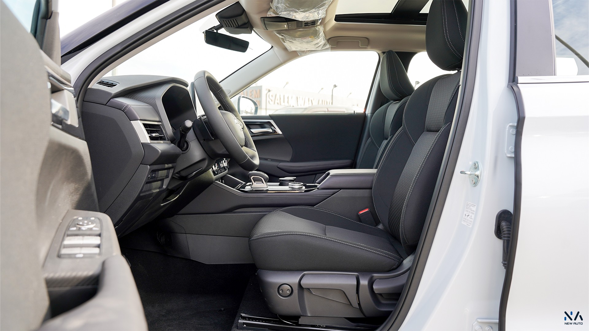 Mitsubishi Outlander Medium Line (G03) Diamond White – Black 2026