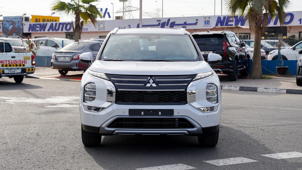 Mitsubishi Outlander Highline 2026 Diamond White Black Front View 1024x576