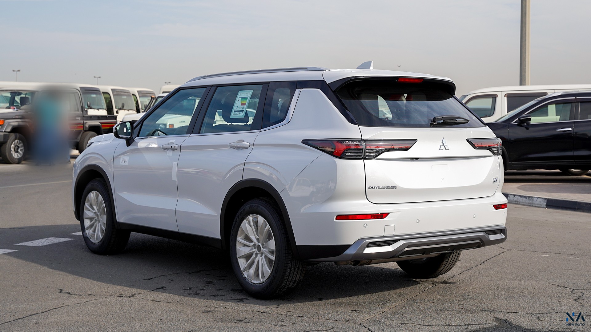 Mitsubishi Outlander Medium Line (G03) Diamond White – Black 2026