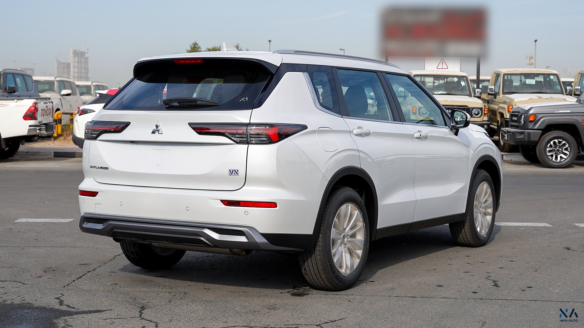 Mitsubishi Outlander Medium Line (G03) Diamond White – Black 2026