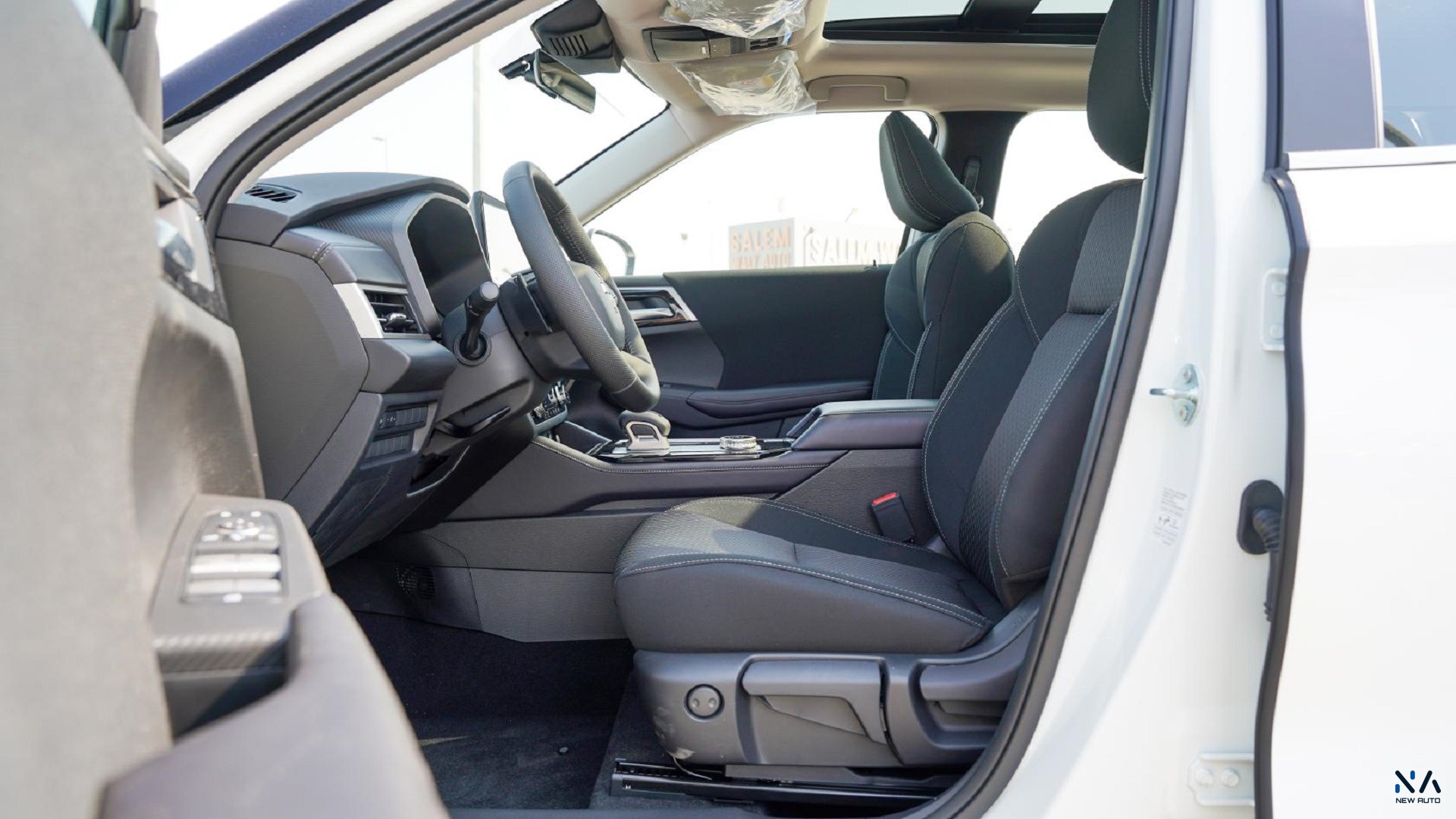 Mitsubishi Outlander Medium Line (G03) Solid White – Black 2026