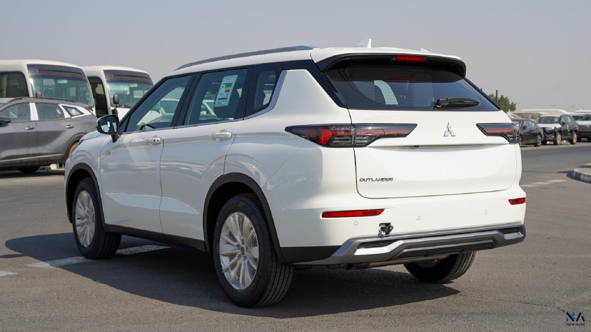 Mitsubishi Outlander Medium Line (G03) Solid White – Black 2026