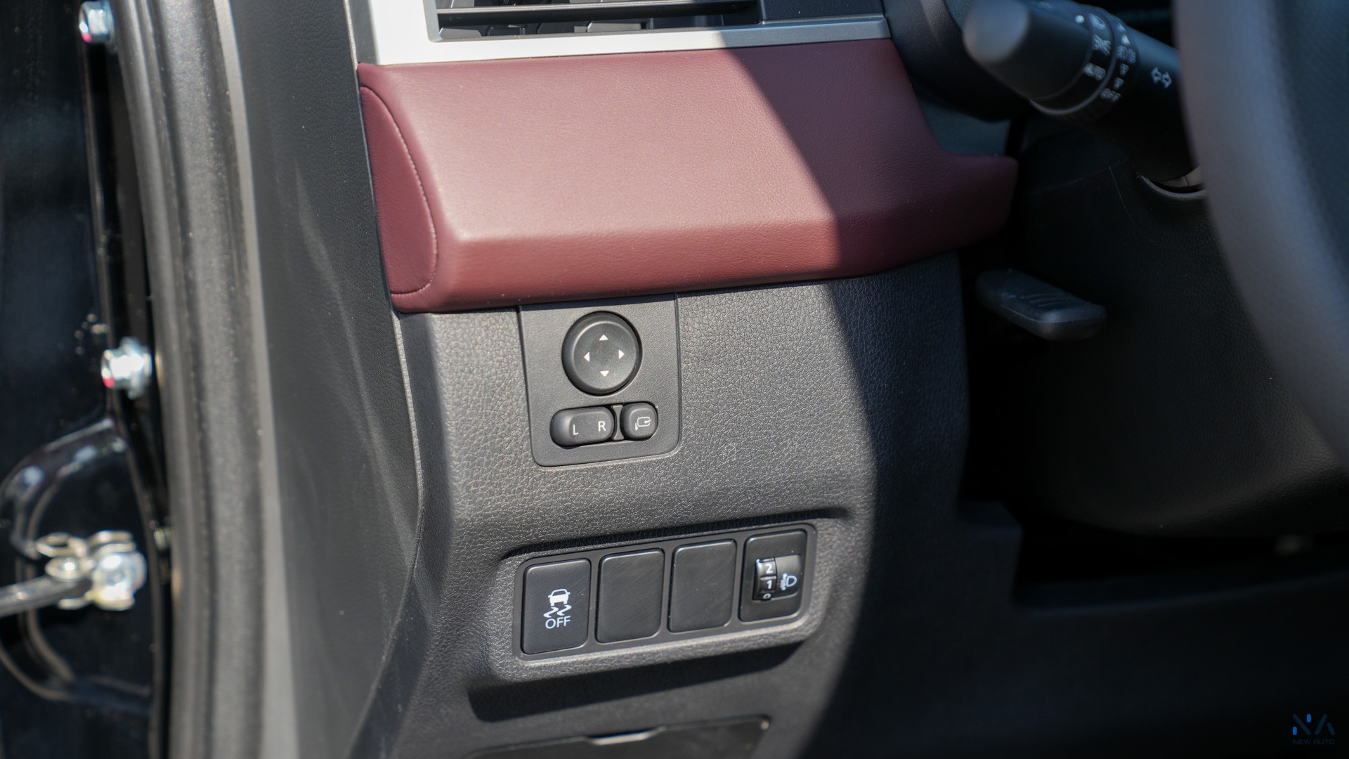 Mitsubishi Premium Xpander Cross Black – Burgundy & Black 2026