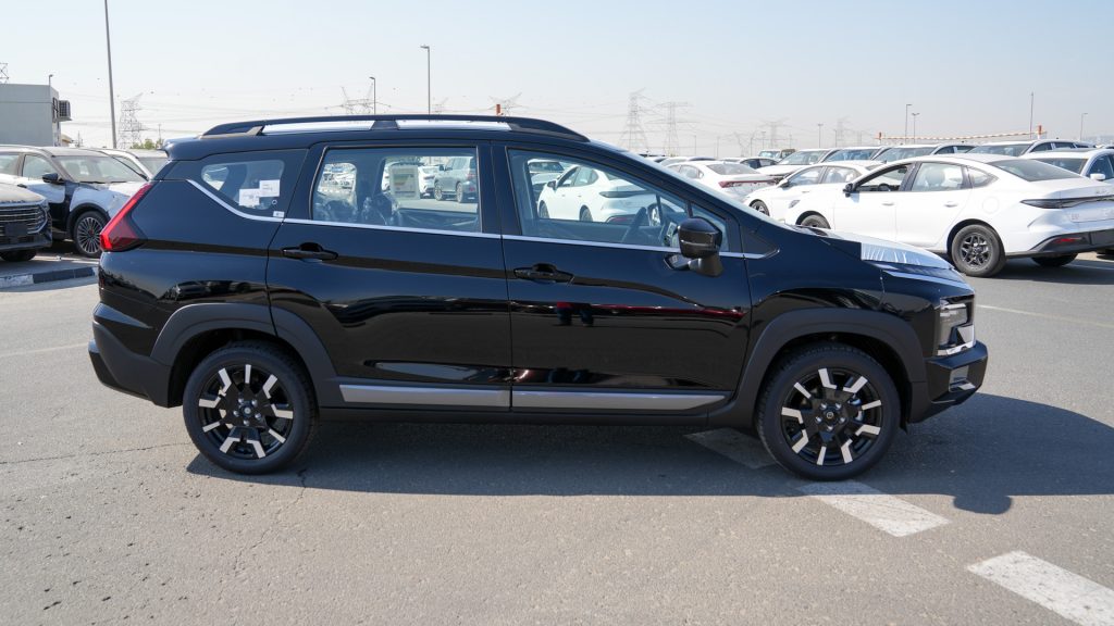 Mitsubishi Premium Xpander Cross 2026 Black Profile View 1024x576