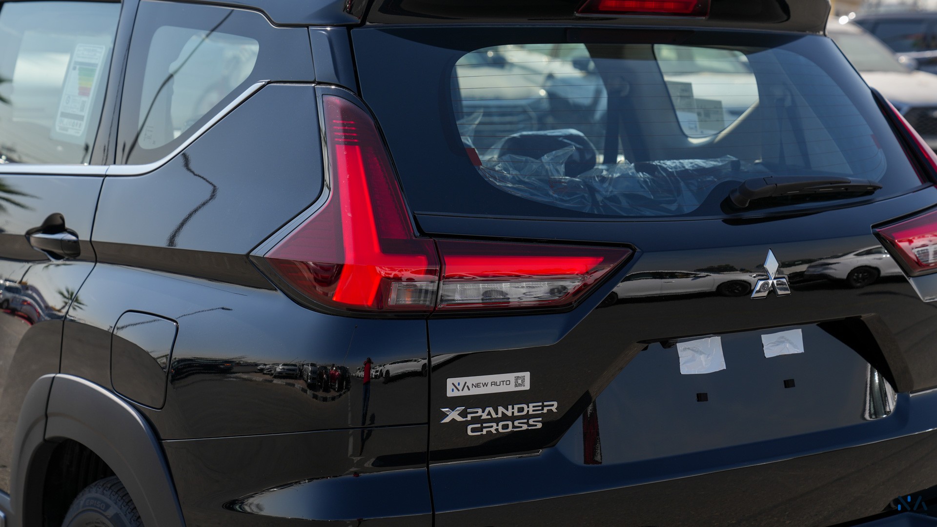 Mitsubishi Premium Xpander Cross Black – Burgundy & Black 2026