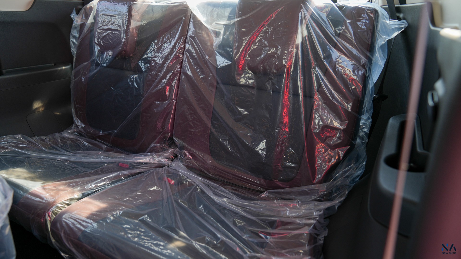 Mitsubishi Premium Xpander Cross White – Burgundy & Black 2026