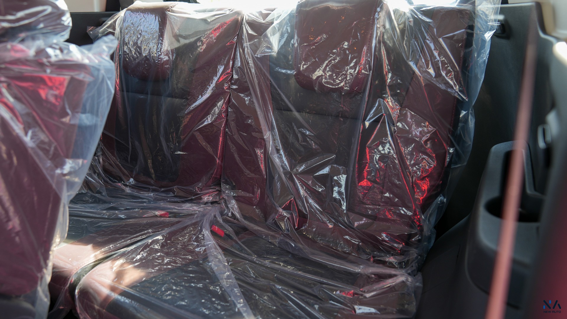 Mitsubishi Premium Xpander Cross Black – Burgundy & Black 2026