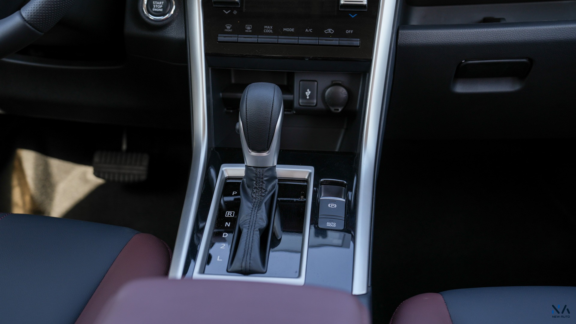 Mitsubishi Premium Xpander Cross White – Burgundy & Black 2026