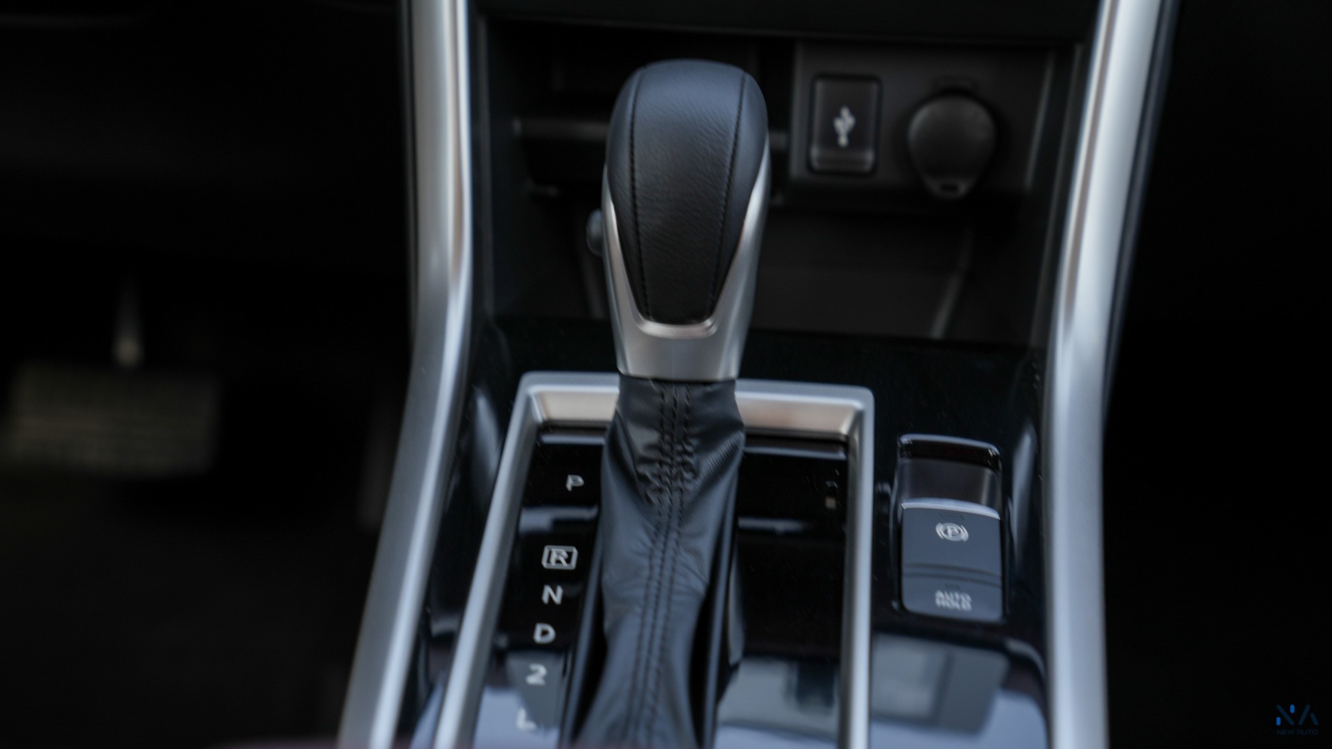 Mitsubishi Premium Xpander Cross Black – Burgundy & Black 2026