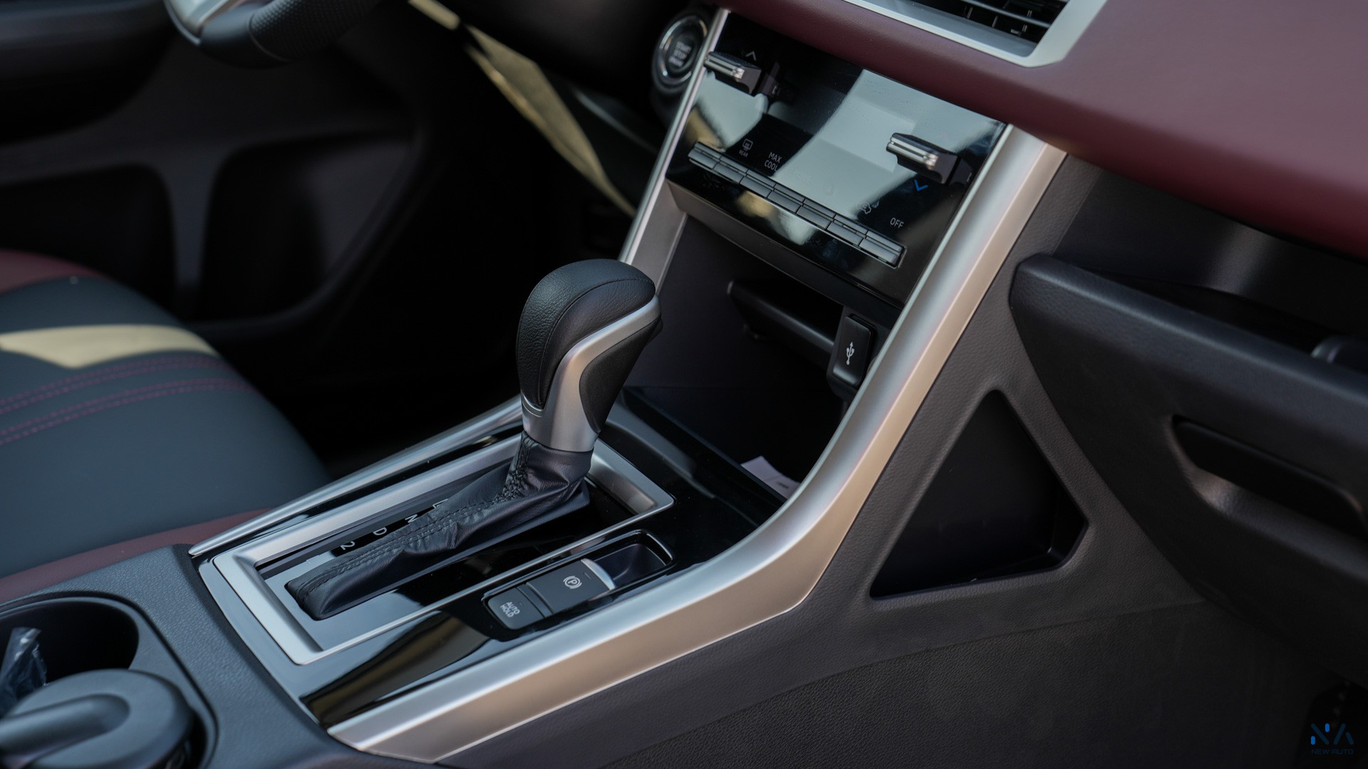 Mitsubishi Premium Xpander Cross Grey – Burgundy & Black 2026