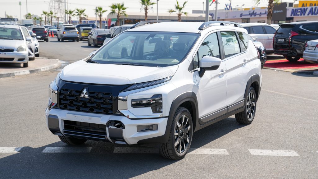 Mitsubishi Premium Xpander Cross 2026 White Burgundy Black Front Quarter View 1024x576