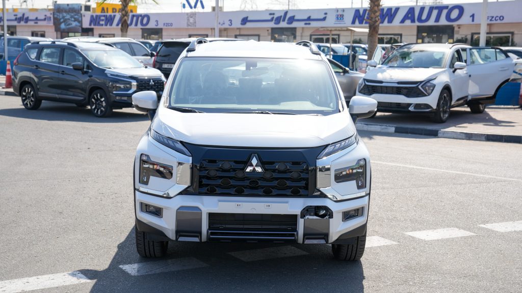 Mitsubishi Premium Xpander Cross 2026 White Burgundy Black Front View 1024x576