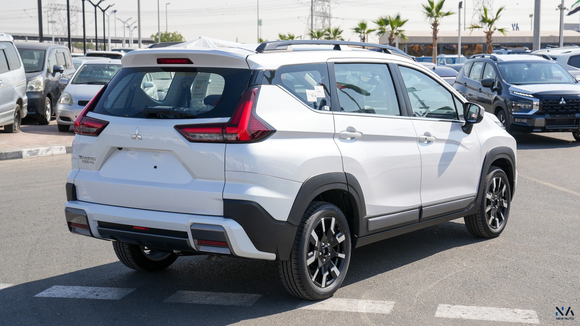 Mitsubishi Premium Xpander Cross White – Burgundy & Black 2026