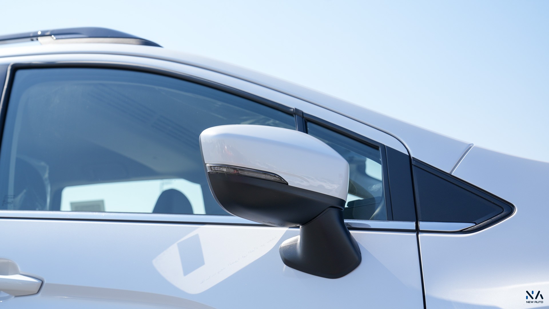 Mitsubishi Premium Xpander Cross White – Burgundy & Black 2026