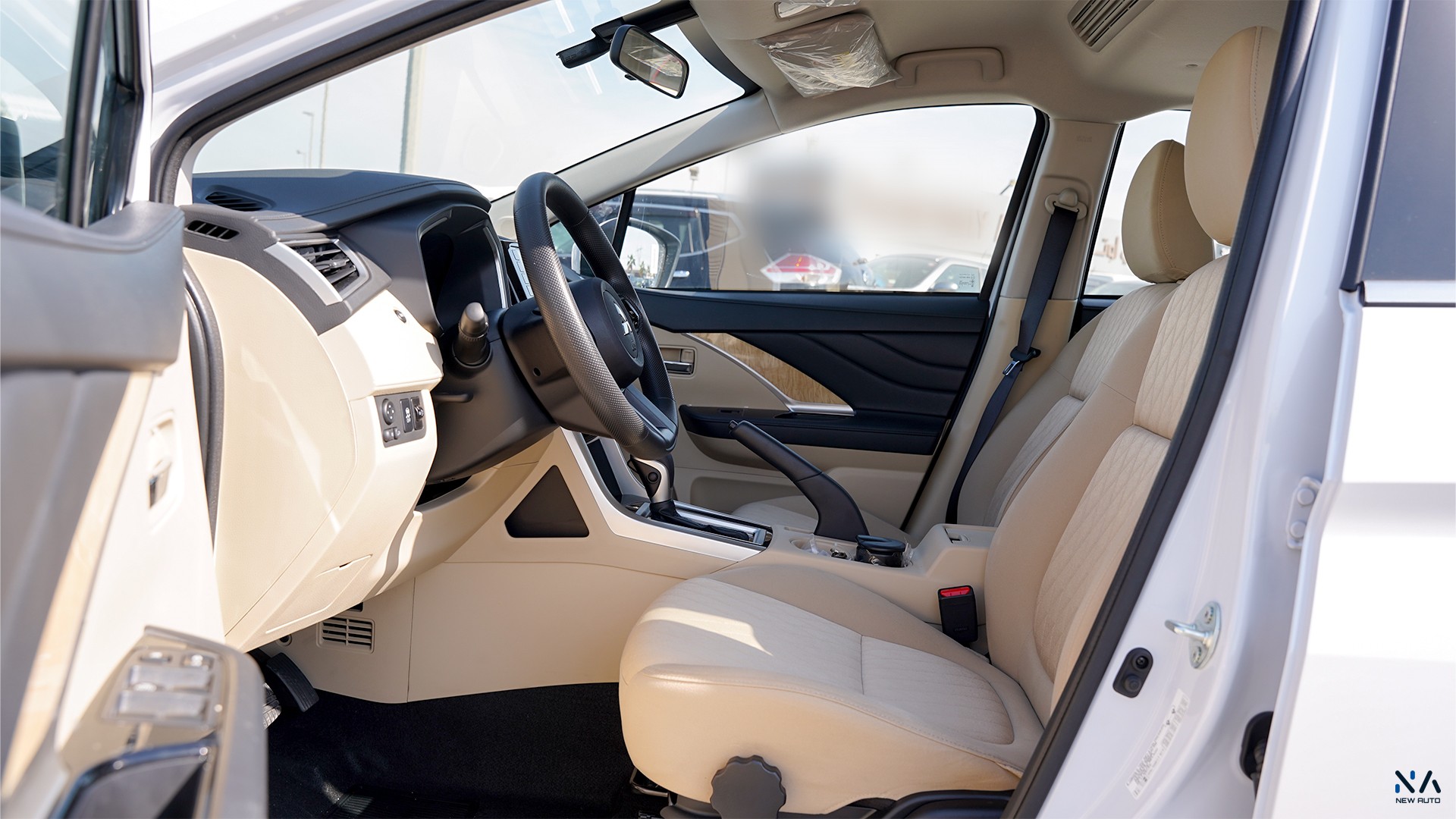 Mitsubishi High Line Xpander White – Beige 2026