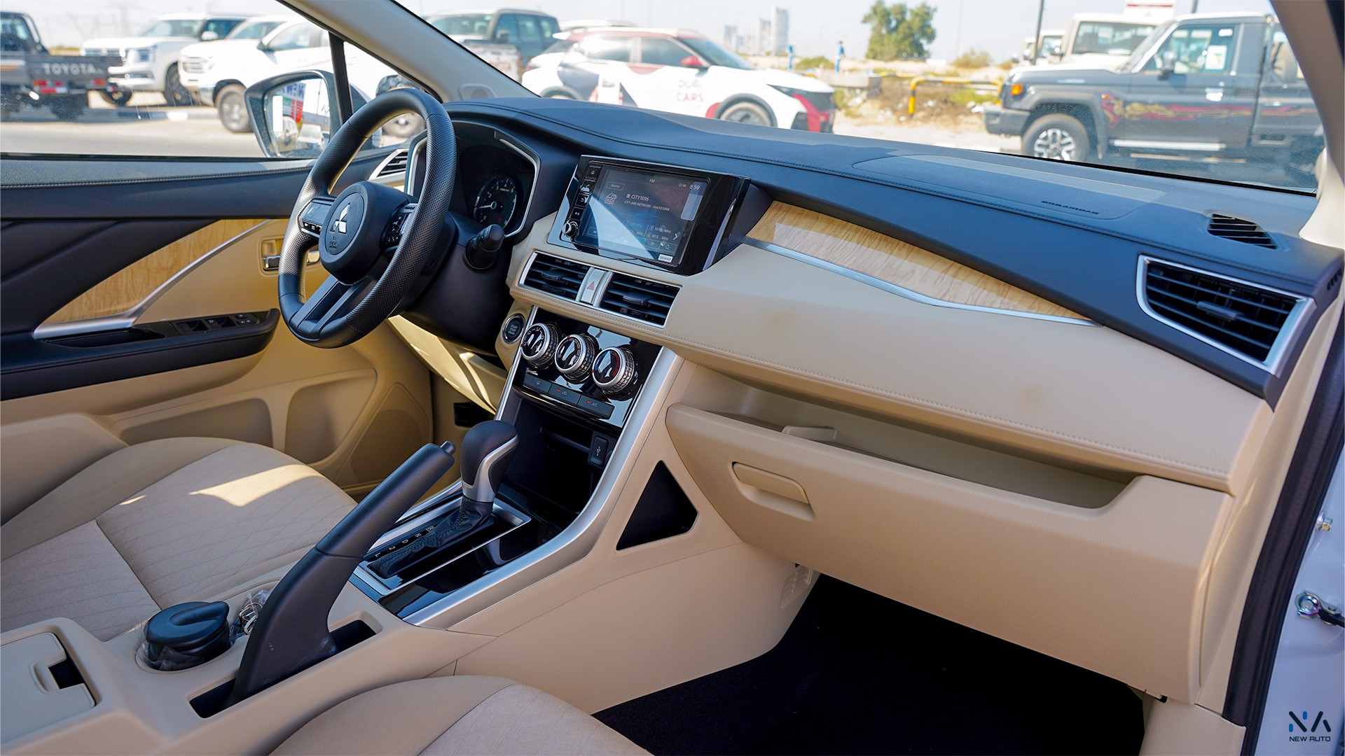 Mitsubishi High Line Xpander White – Beige 2026