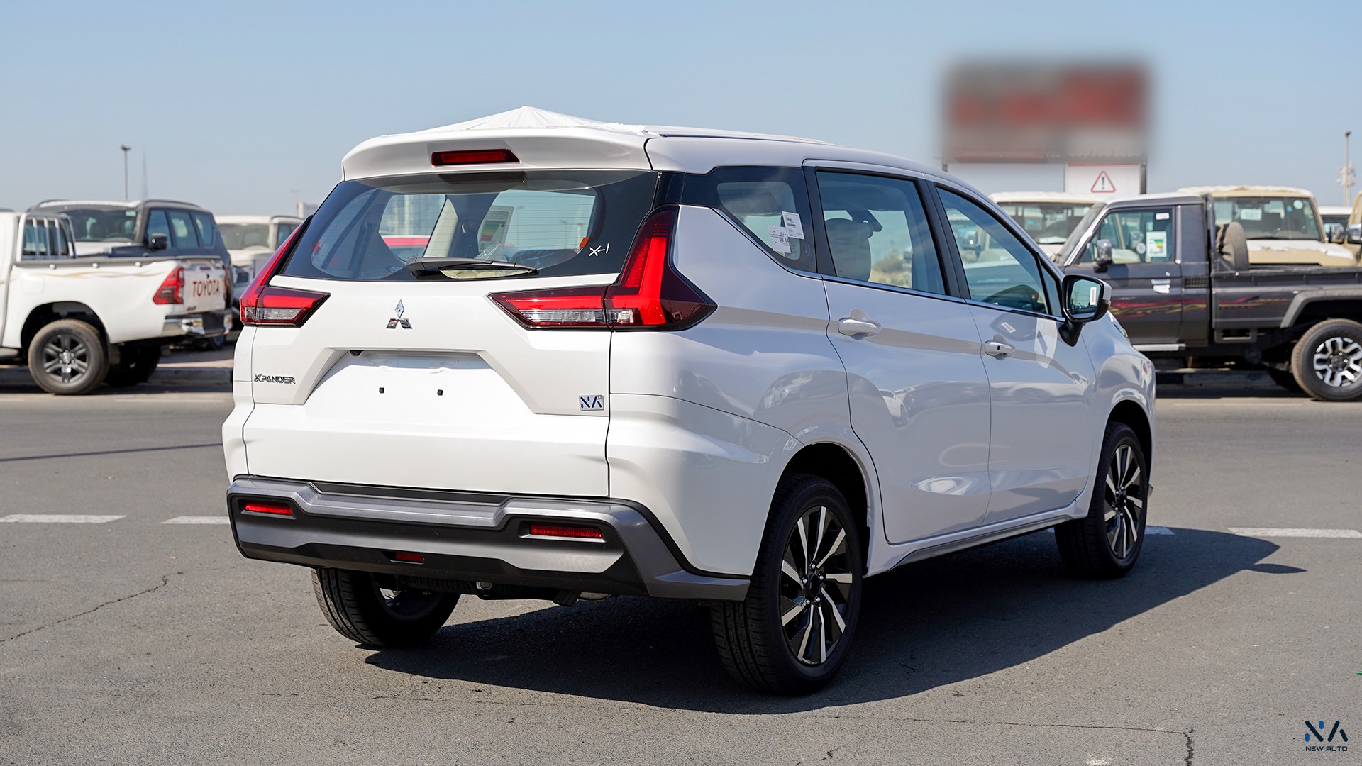 Mitsubishi High Line Xpander White – Beige 2026