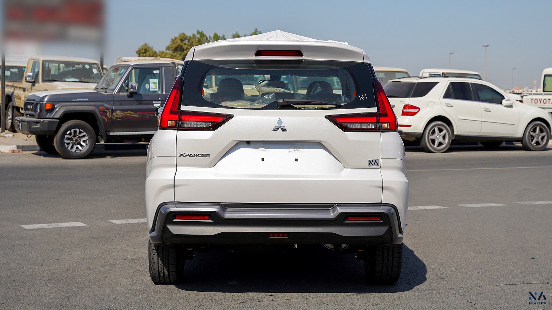Mitsubishi High Line Xpander White – Beige 2026