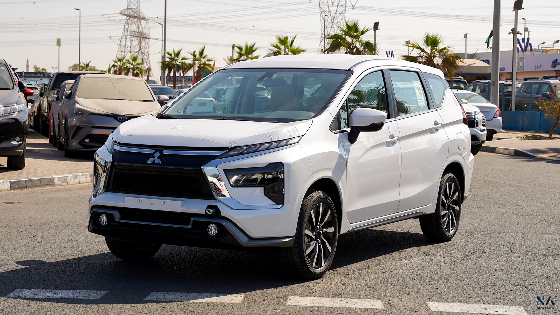Mitsubishi High Line Xpander White – Beige 2026