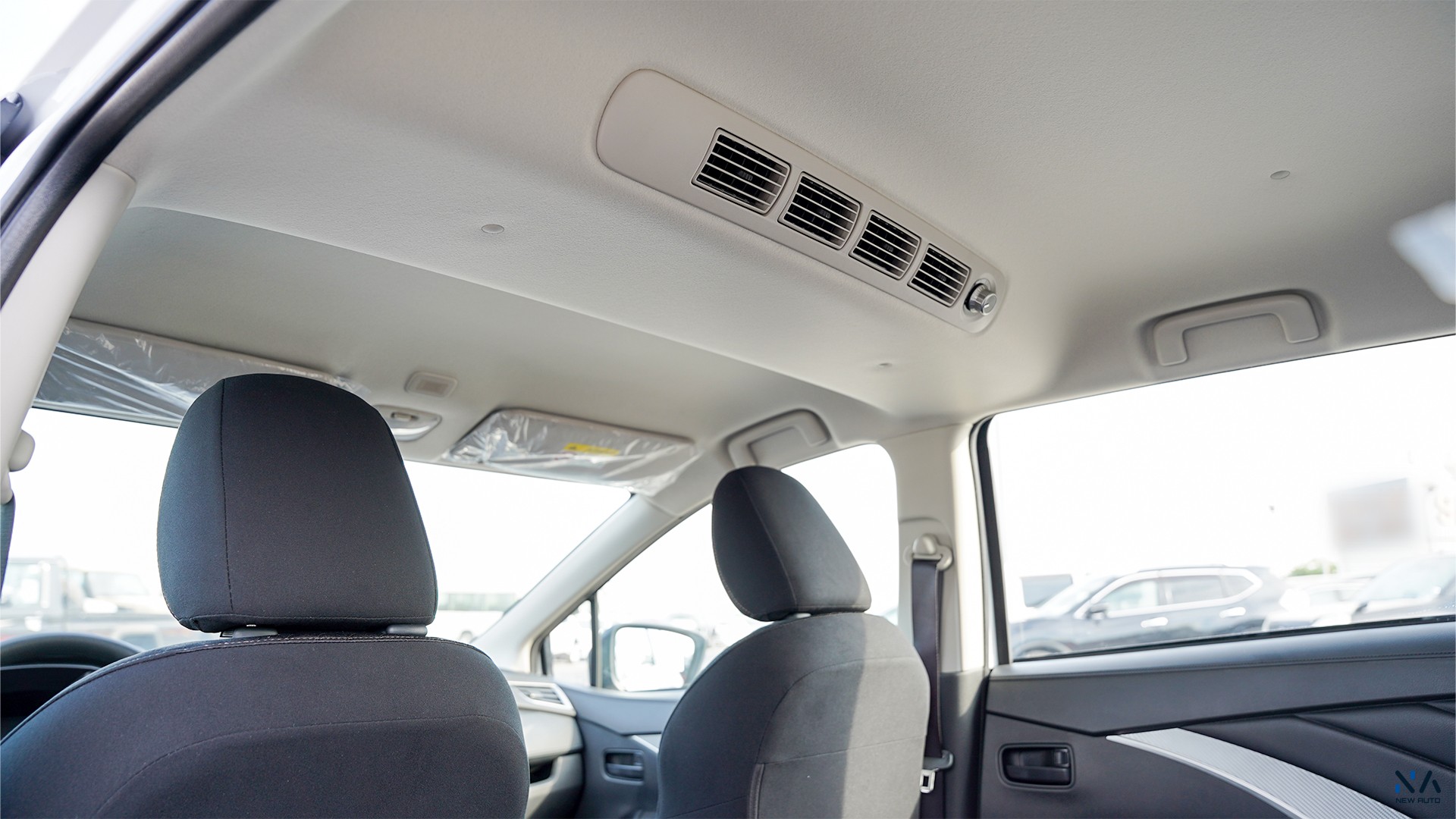 Mitsubishi Medium Line Xpander White – Black 2026