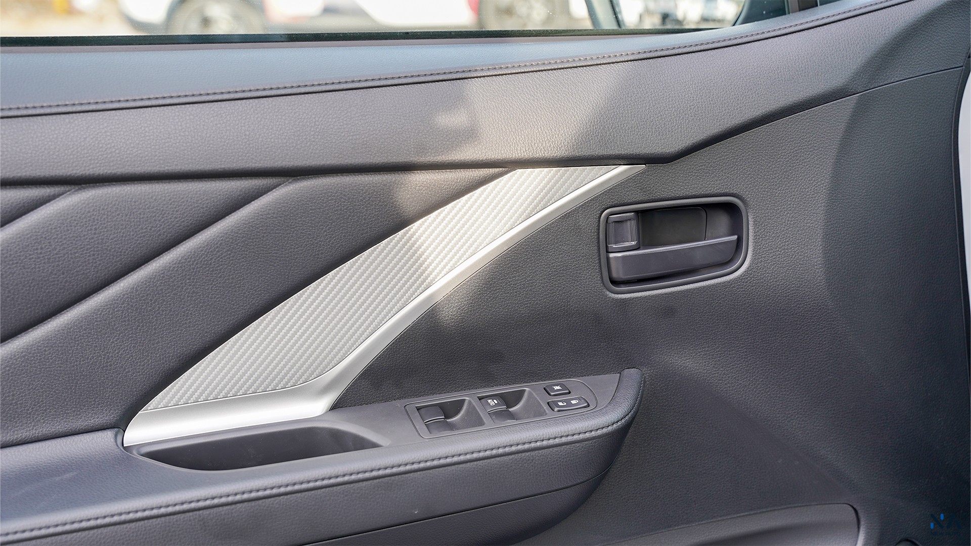 Mitsubishi Medium Line Xpander White – Black 2026