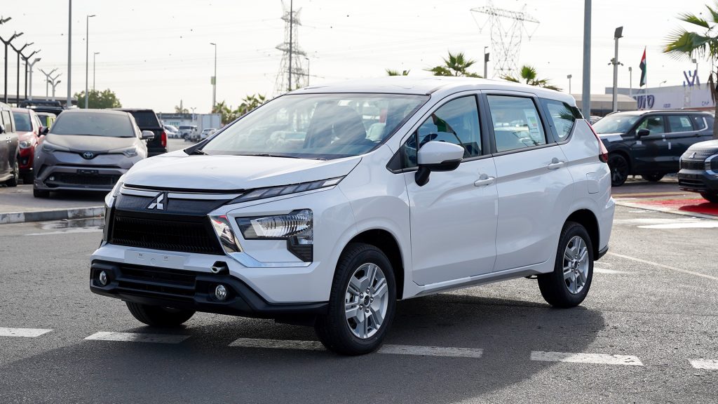 Mitsubishi Xpander Midline 2026 White Black Front Quarter View 1024x576