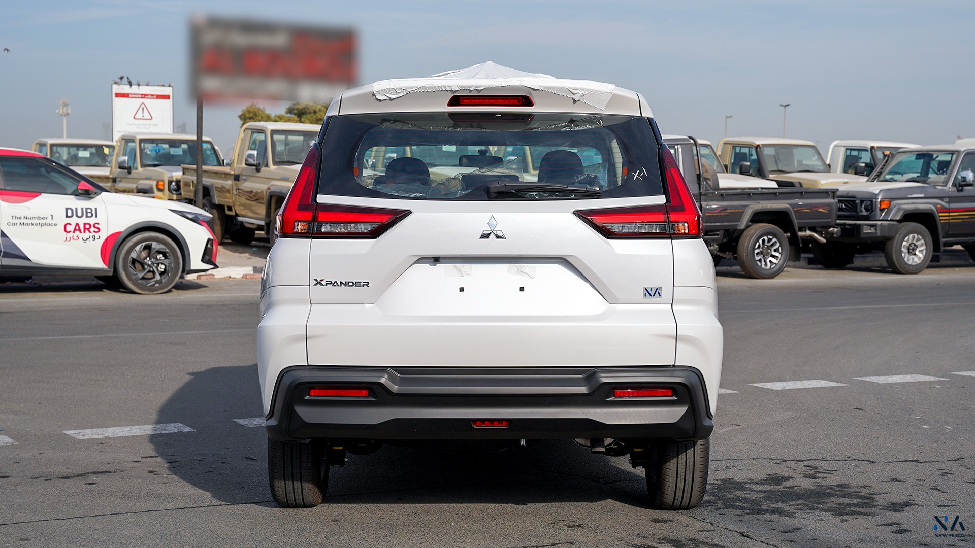 Mitsubishi Medium Line Xpander White – Black 2026