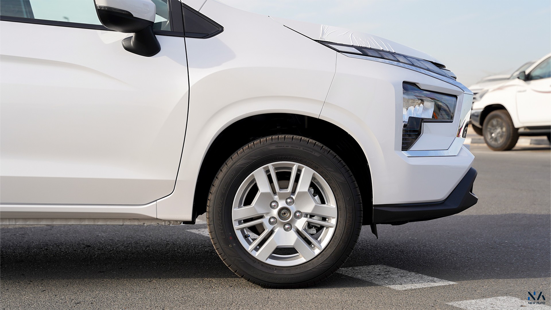 Mitsubishi Medium Line Xpander White – Black 2026