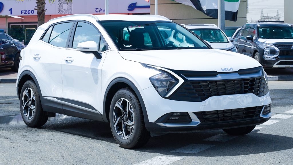 Kia Sportage 2025 White Black Front Three Quarter View 1024x576