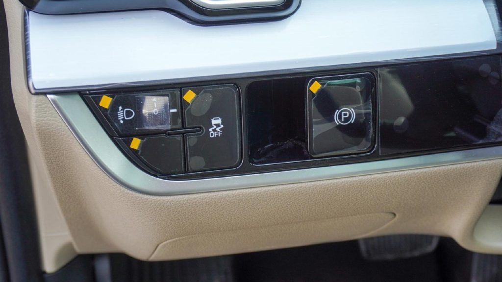 Kia Sportage 2026 Grey Beige Dashboard Buttons Detail 1024x576
