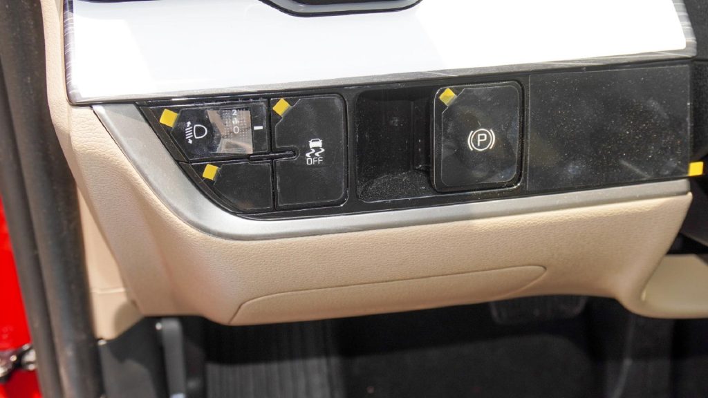 Kia Sportage 2026 Red Beige Dashboard Control Buttons 1024x576