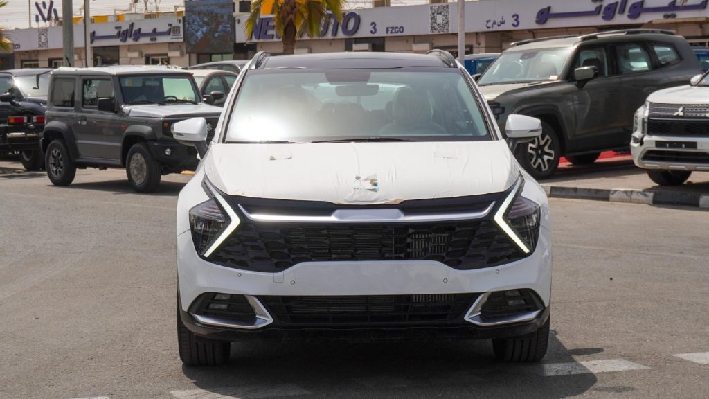 Kia Sportage 2026 White Beige Front View 1024x576