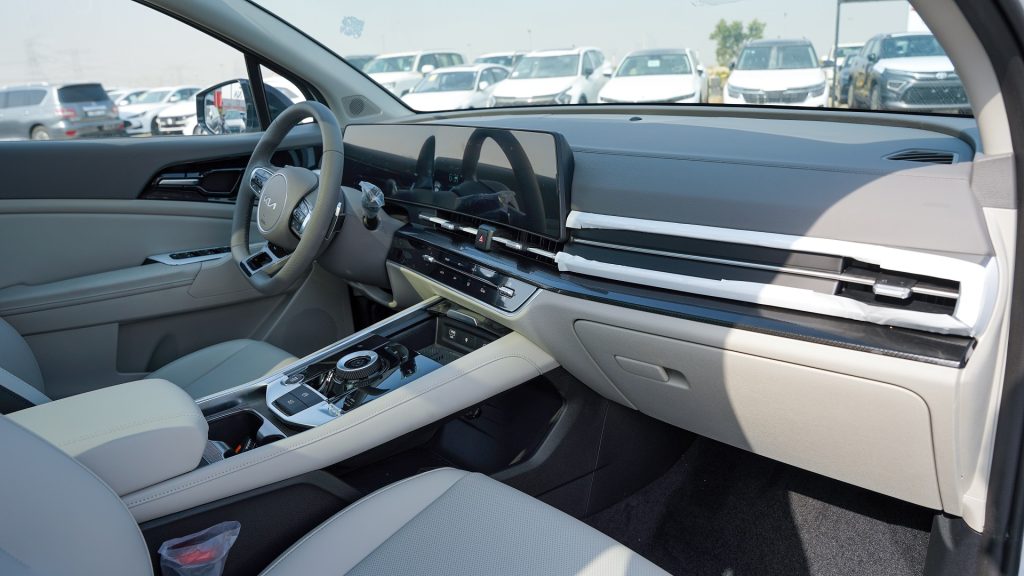 Kia Sportage Mid 2026 White Grey Dashboard Interior 1024x576