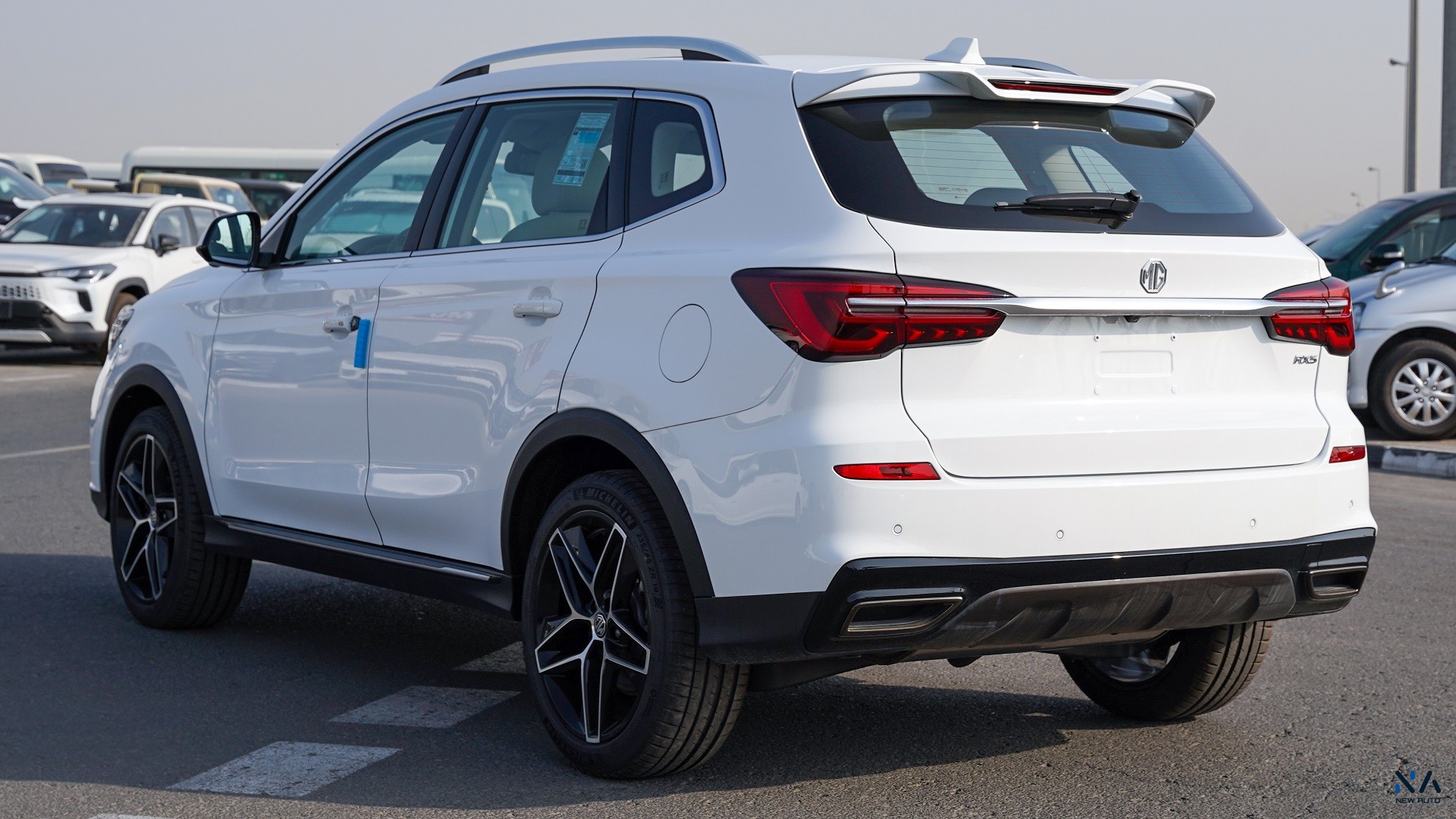 MG RX5 Plus Deluxe (N-RX5-DEL-1.5-25) White – Beige 2025