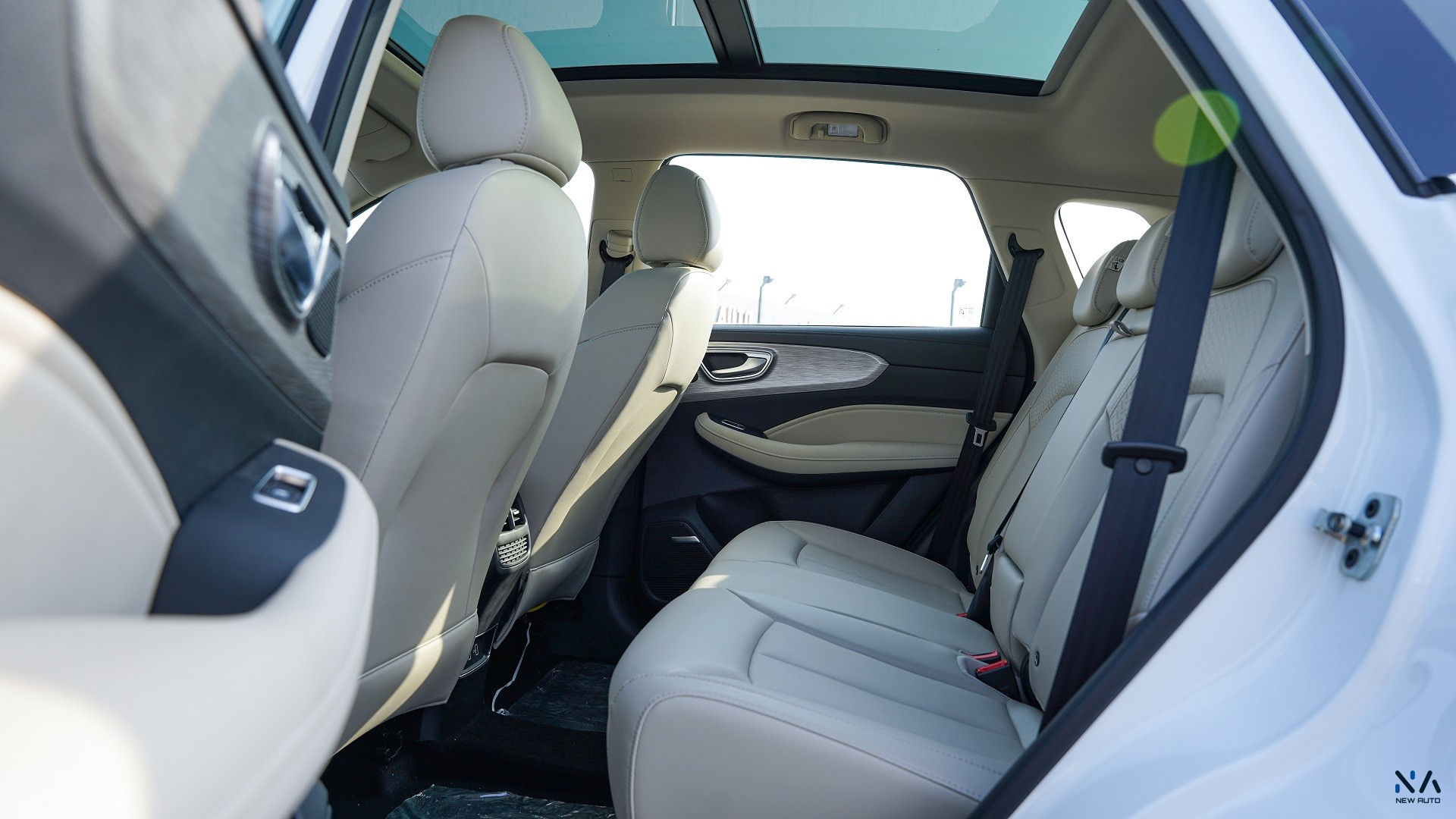MG RX5 Plus Deluxe (N-RX5-DEL-1.5-25) White – Beige 2025
