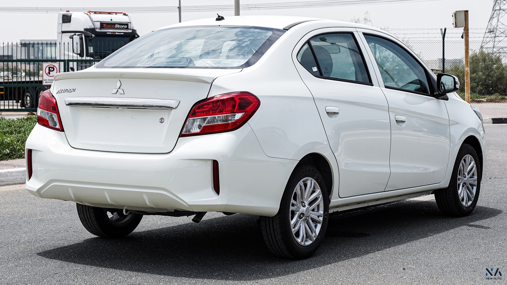 Mitsubishi Attrage High Line – GLX (G16) Solid White – Grey 2025
